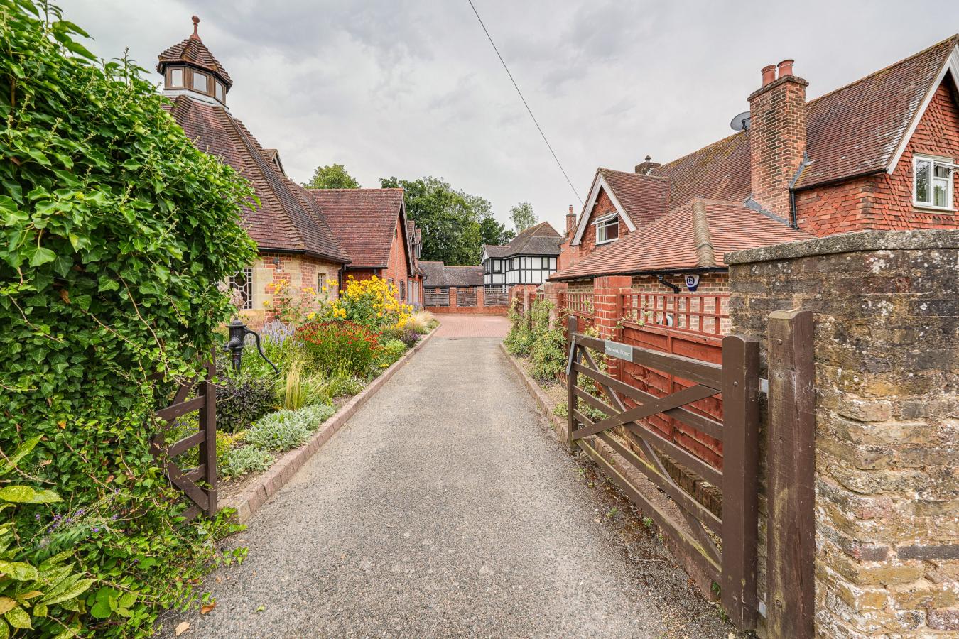 Tonbridge, Kent, TN11 8RT, United Kingdom, 4 Bedrooms Bedrooms, ,4 BathroomsBathrooms,Residential,For Sale,1927599