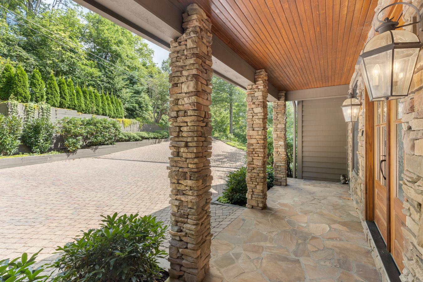 Highlands, Macon, 28741, United States, 3 Bedrooms Bedrooms, ,4 BathroomsBathrooms,Residential,For Sale,1927598