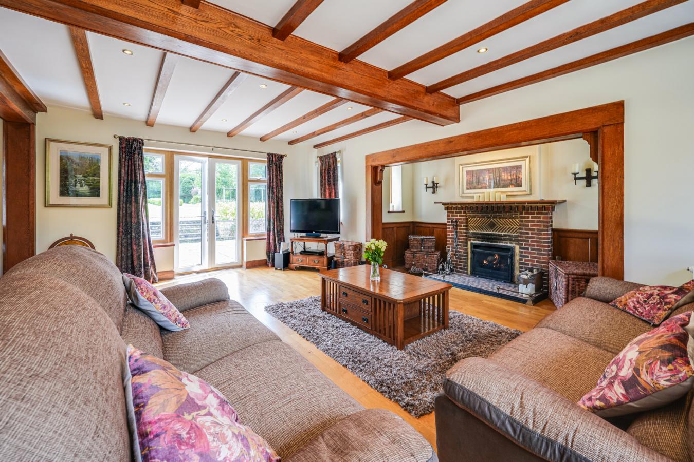 East Grinstead, West Sussex, RH19 4JU, United Kingdom, 6 Bedrooms Bedrooms, ,6 BathroomsBathrooms,Residential,For Sale,1929352