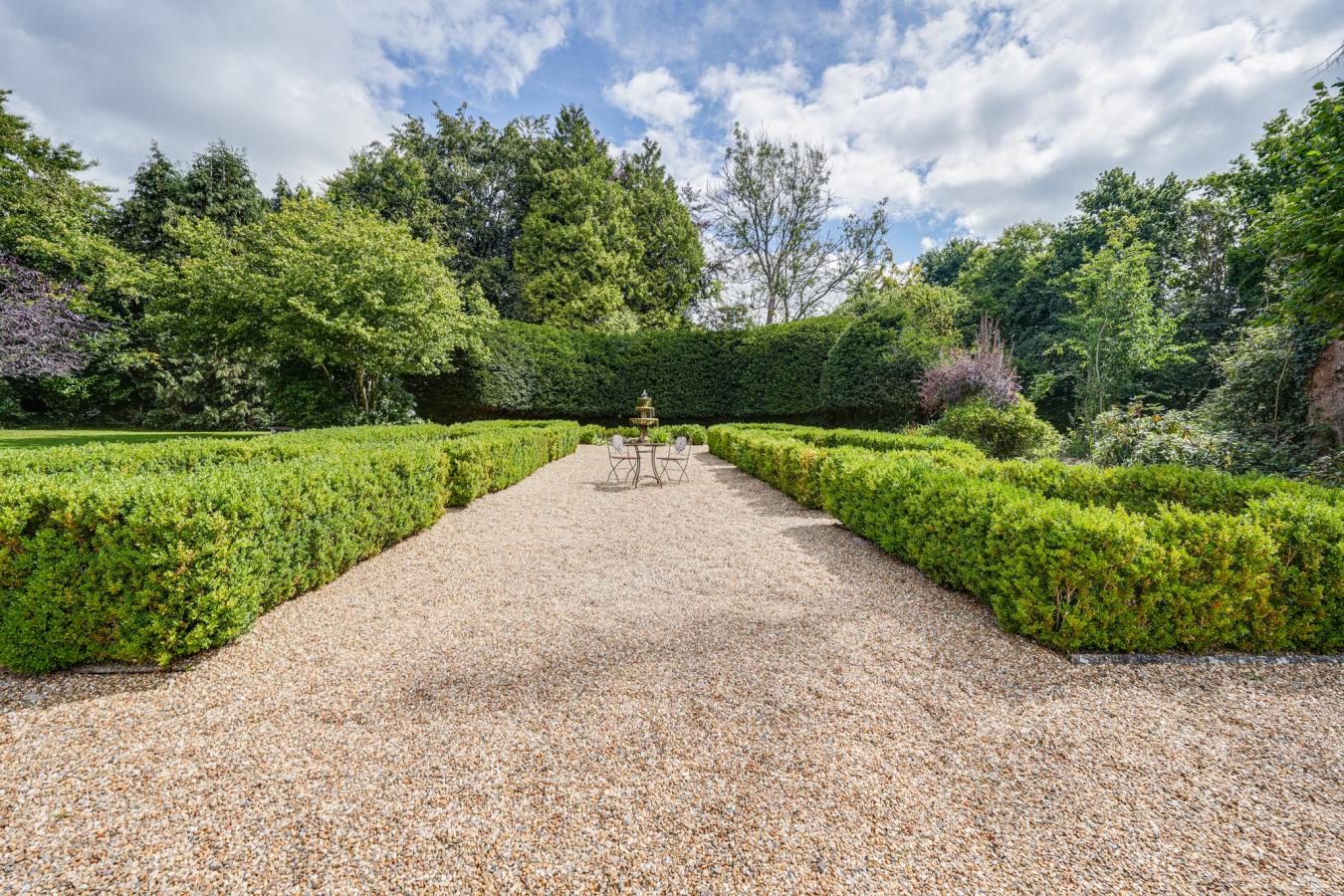 East Grinstead, West Sussex, RH19 4JU, United Kingdom, 6 Bedrooms Bedrooms, ,6 BathroomsBathrooms,Residential,For Sale,1929352