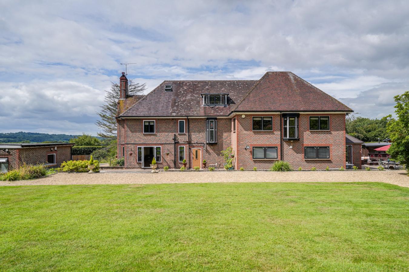 East Grinstead, West Sussex, RH19 4JU, United Kingdom, 6 Bedrooms Bedrooms, ,6 BathroomsBathrooms,Residential,For Sale,1929352
