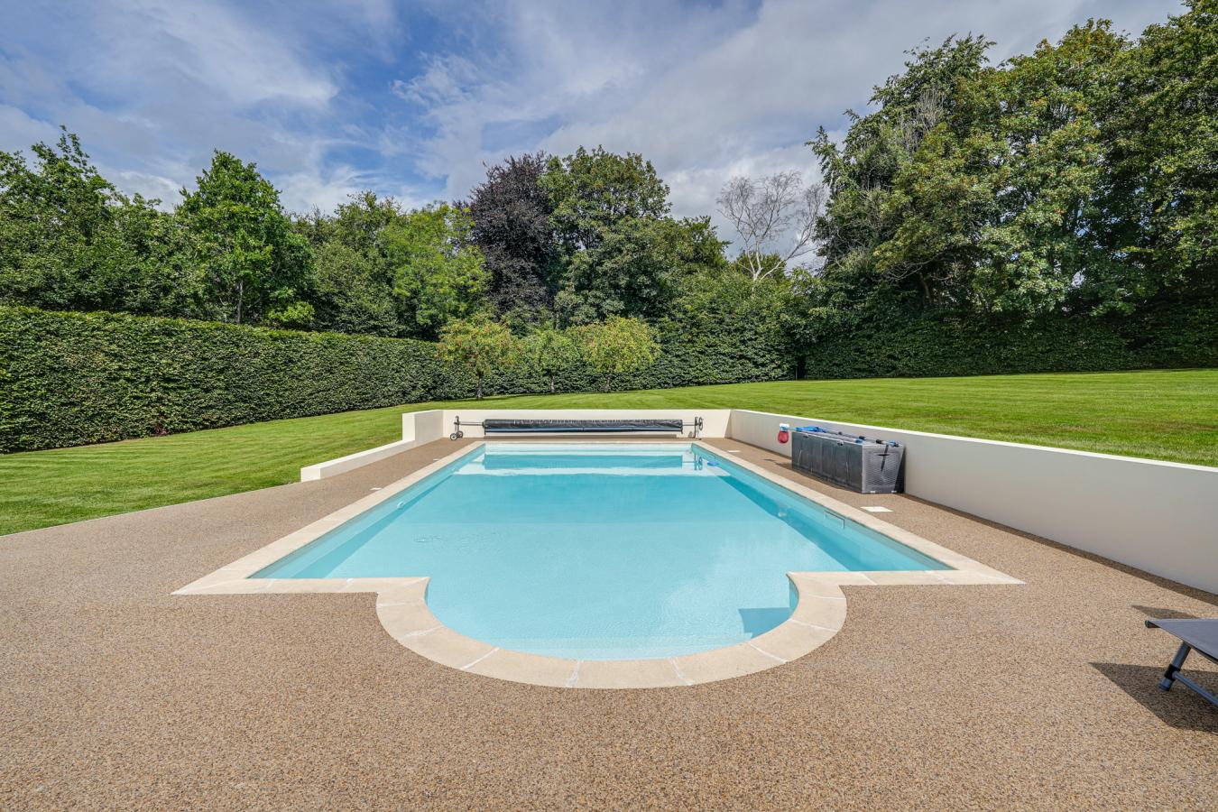 East Grinstead, West Sussex, RH19 4JU, United Kingdom, 6 Bedrooms Bedrooms, ,6 BathroomsBathrooms,Residential,For Sale,1929352