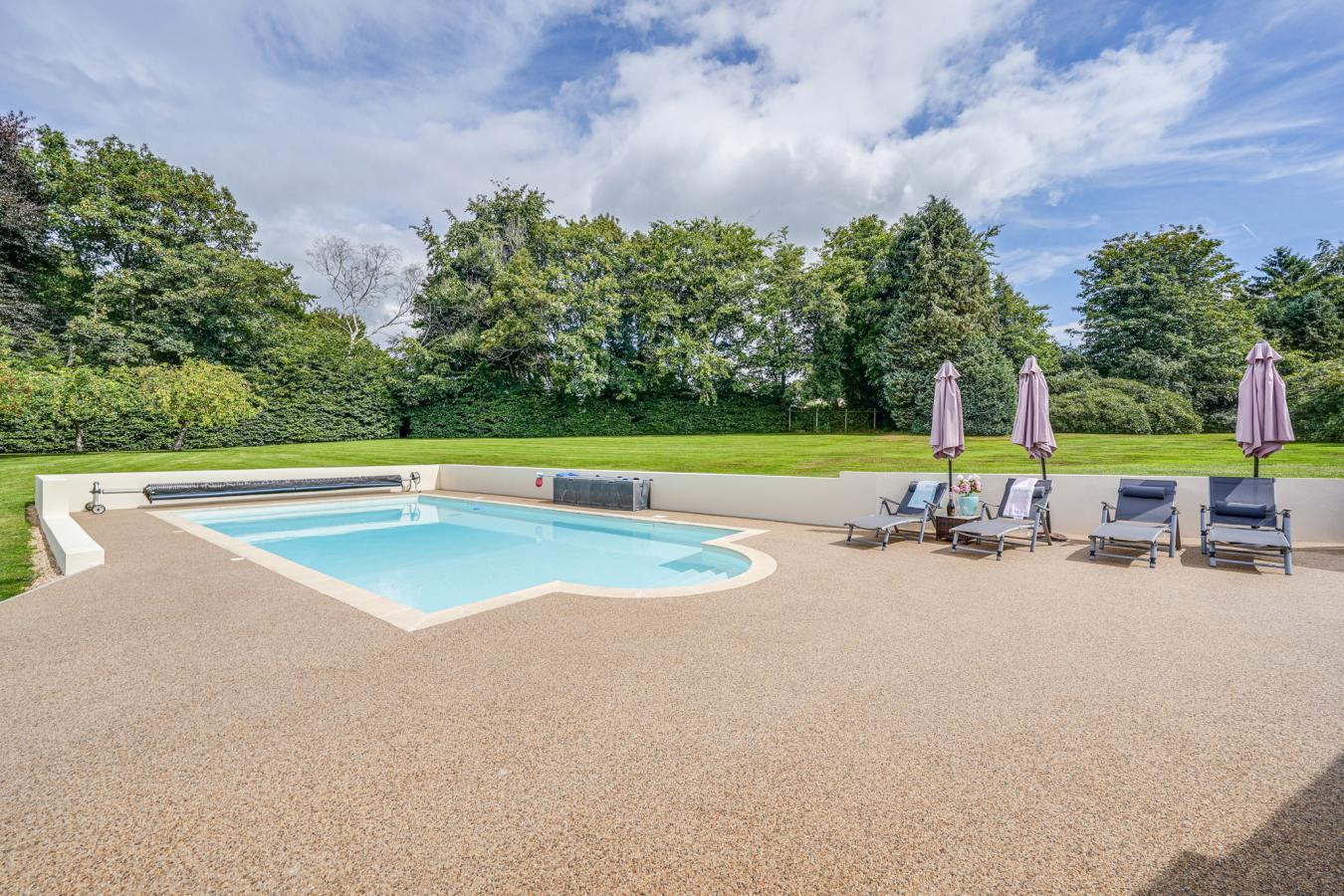 East Grinstead, West Sussex, RH19 4JU, United Kingdom, 6 Bedrooms Bedrooms, ,6 BathroomsBathrooms,Residential,For Sale,1929352