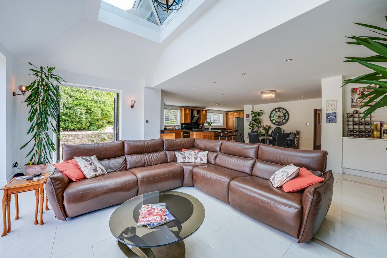East Grinstead, West Sussex, RH19 4JU, United Kingdom, 6 Bedrooms Bedrooms, ,6 BathroomsBathrooms,Residential,For Sale,1929352