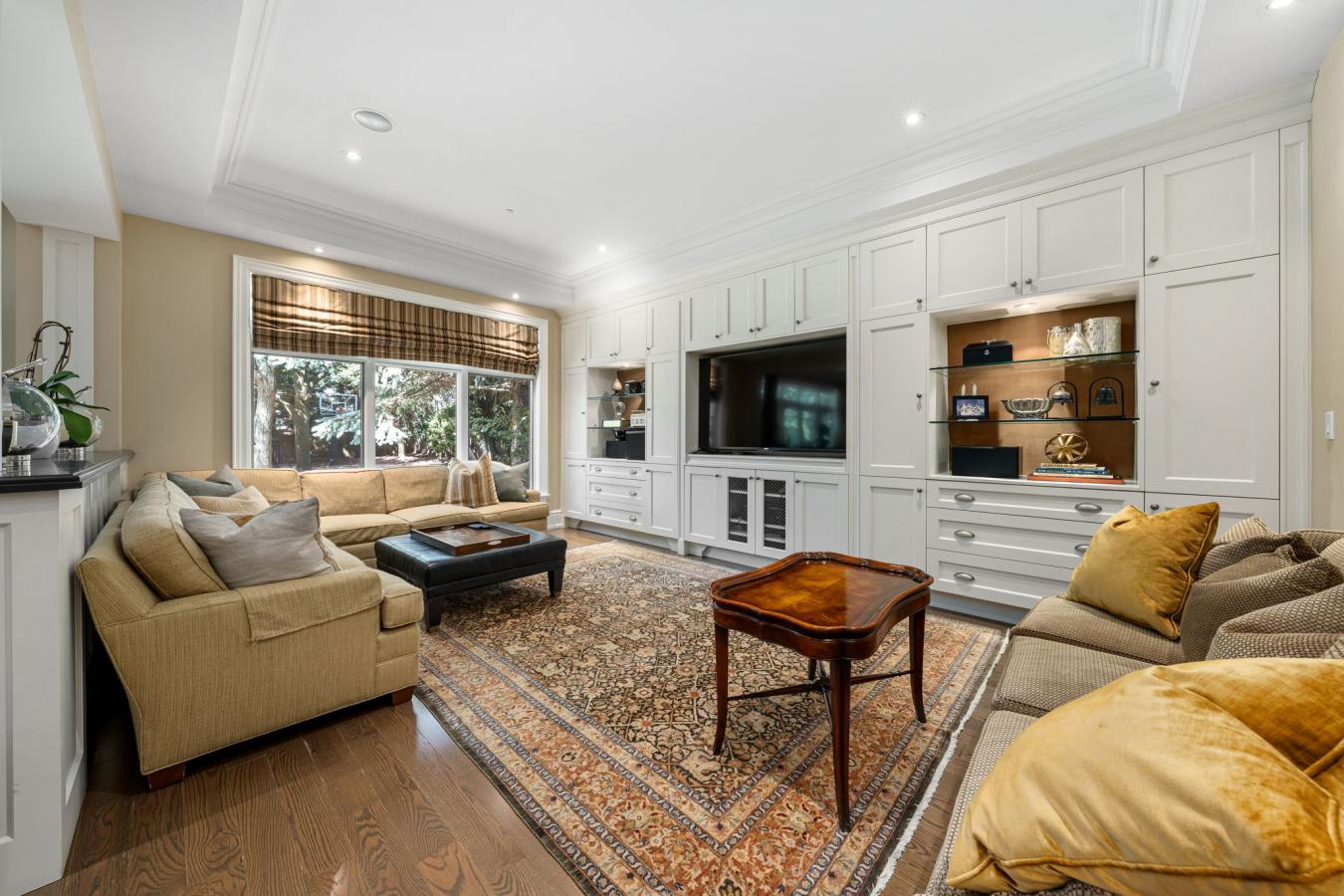 Vaughan, ON, L4J 8L1, Canada, 1 Bedroom Bedrooms, ,9 BathroomsBathrooms,Residential,For Sale,1927593