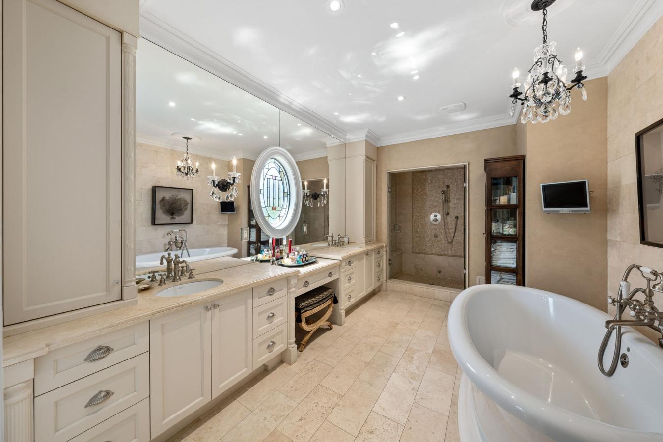 Vaughan, ON, L4J 8L1, Canada, 1 Bedroom Bedrooms, ,9 BathroomsBathrooms,Residential,For Sale,1927593