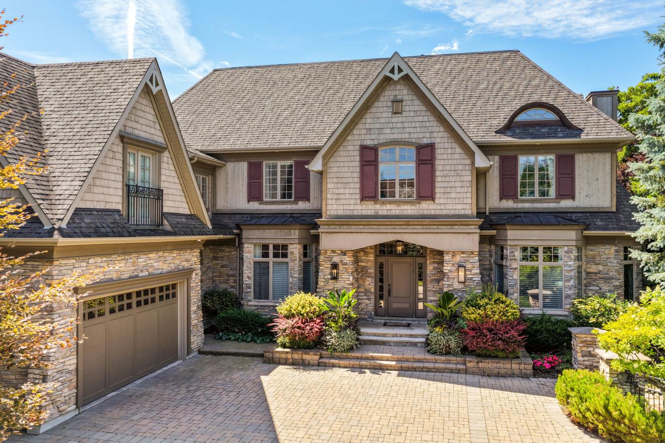 Vaughan, ON, L4J 8L1, Canada, 1 Bedroom Bedrooms, ,9 BathroomsBathrooms,Residential,For Sale,1927593