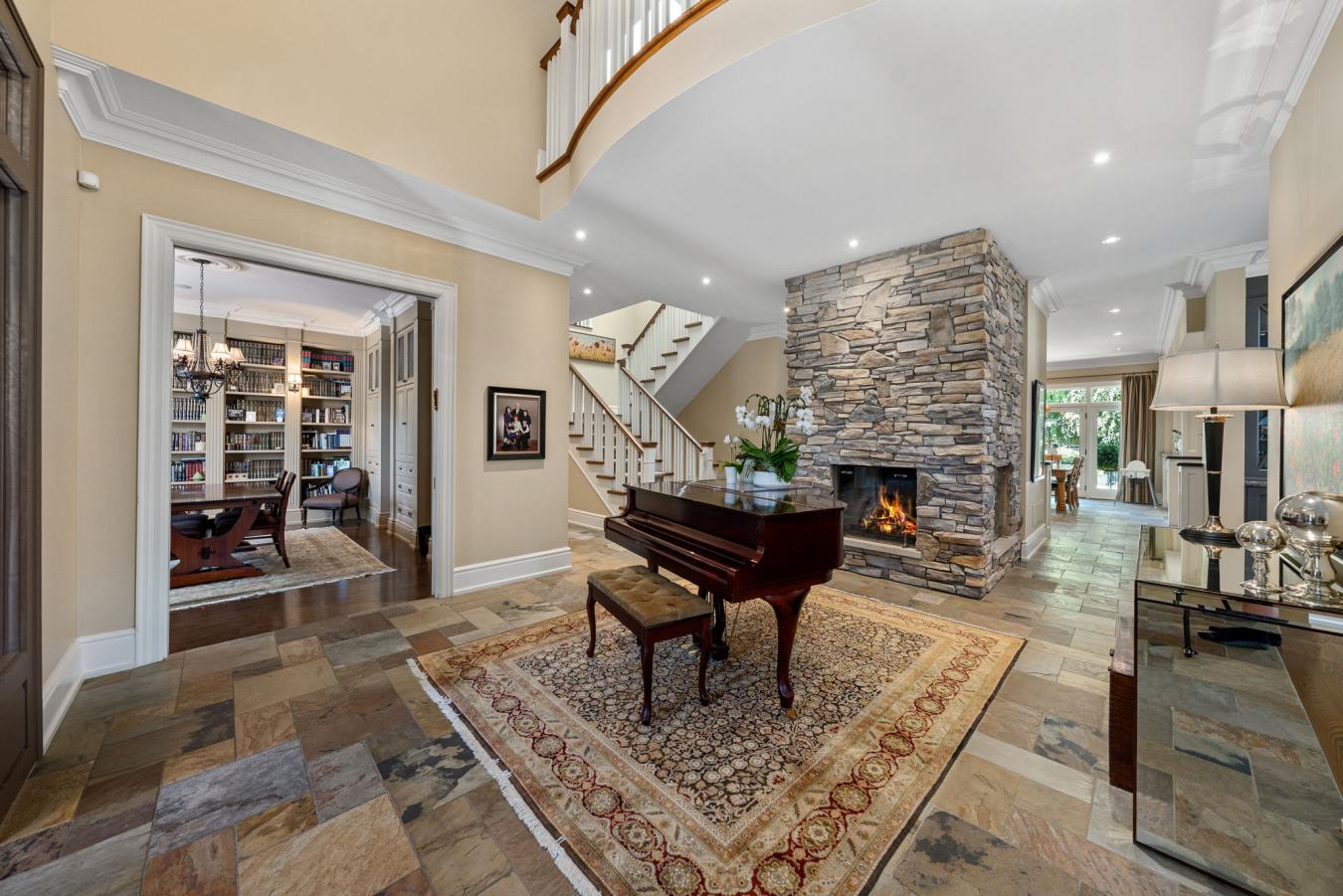 Vaughan, ON, L4J 8L1, Canada, 1 Bedroom Bedrooms, ,9 BathroomsBathrooms,Residential,For Sale,1927593