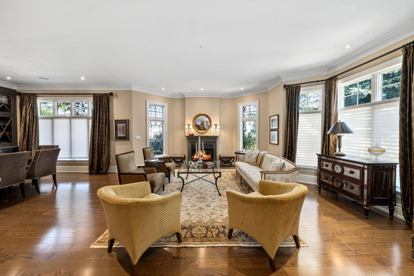 Vaughan, ON, L4J 8L1, Canada, 1 Bedroom Bedrooms, ,9 BathroomsBathrooms,Residential,For Sale,1927593
