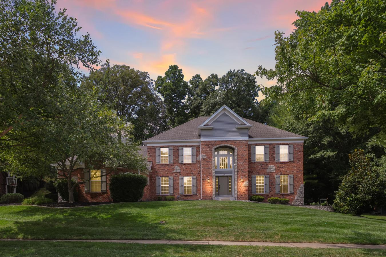 Chesterfield, St. Louis, 63005, United States, 4 Bedrooms Bedrooms, ,5 BathroomsBathrooms,Residential,For Sale,1929567