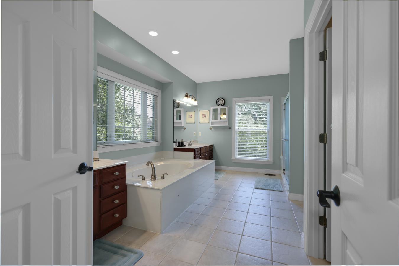 Chesterfield, St. Louis, 63005, United States, 4 Bedrooms Bedrooms, ,5 BathroomsBathrooms,Residential,For Sale,1929567