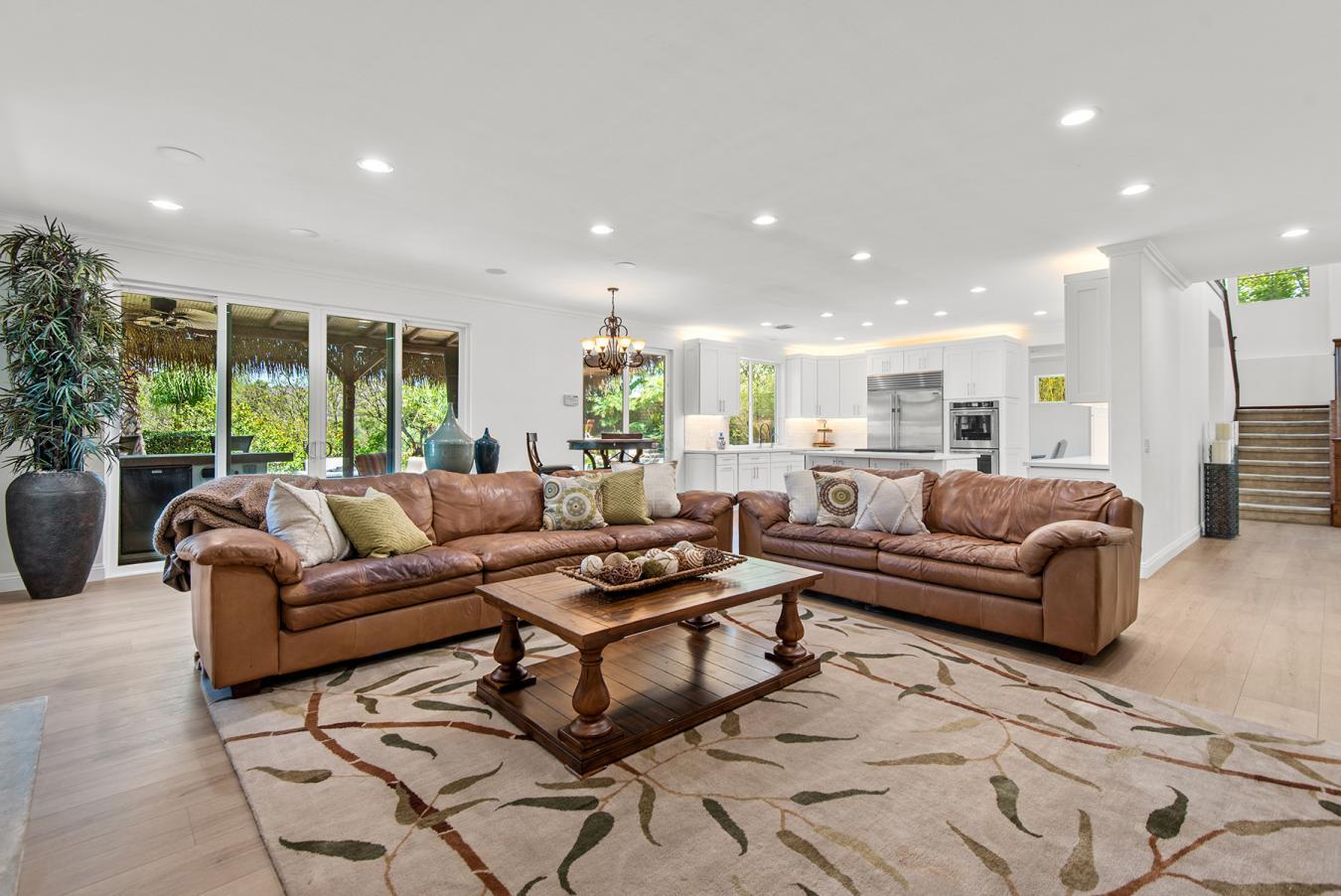 Simi Valley, California, 93065, United States, 5 Bedrooms Bedrooms, ,1 BathroomBathrooms,Residential,For Sale,1929334