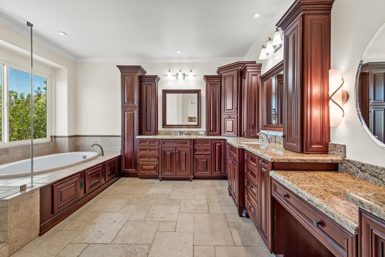 Simi Valley, California, 93065, United States, 5 Bedrooms Bedrooms, ,1 BathroomBathrooms,Residential,For Sale,1929334