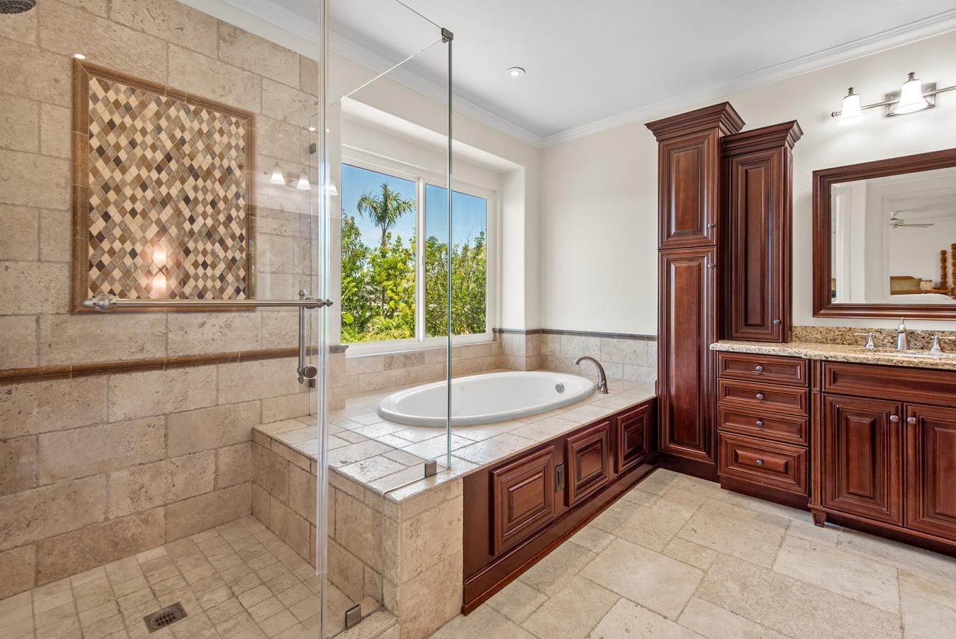 Simi Valley, California, 93065, United States, 5 Bedrooms Bedrooms, ,1 BathroomBathrooms,Residential,For Sale,1929334