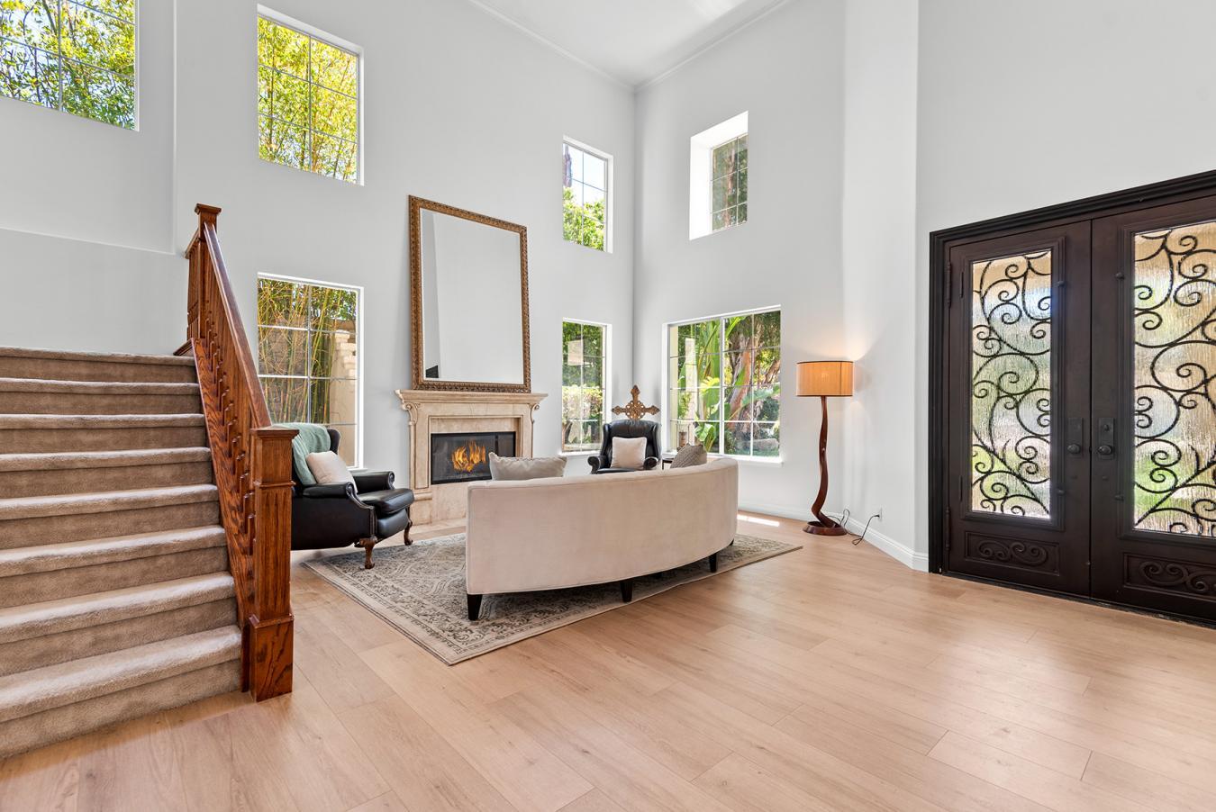 Simi Valley, California, 93065, United States, 5 Bedrooms Bedrooms, ,1 BathroomBathrooms,Residential,For Sale,1929334