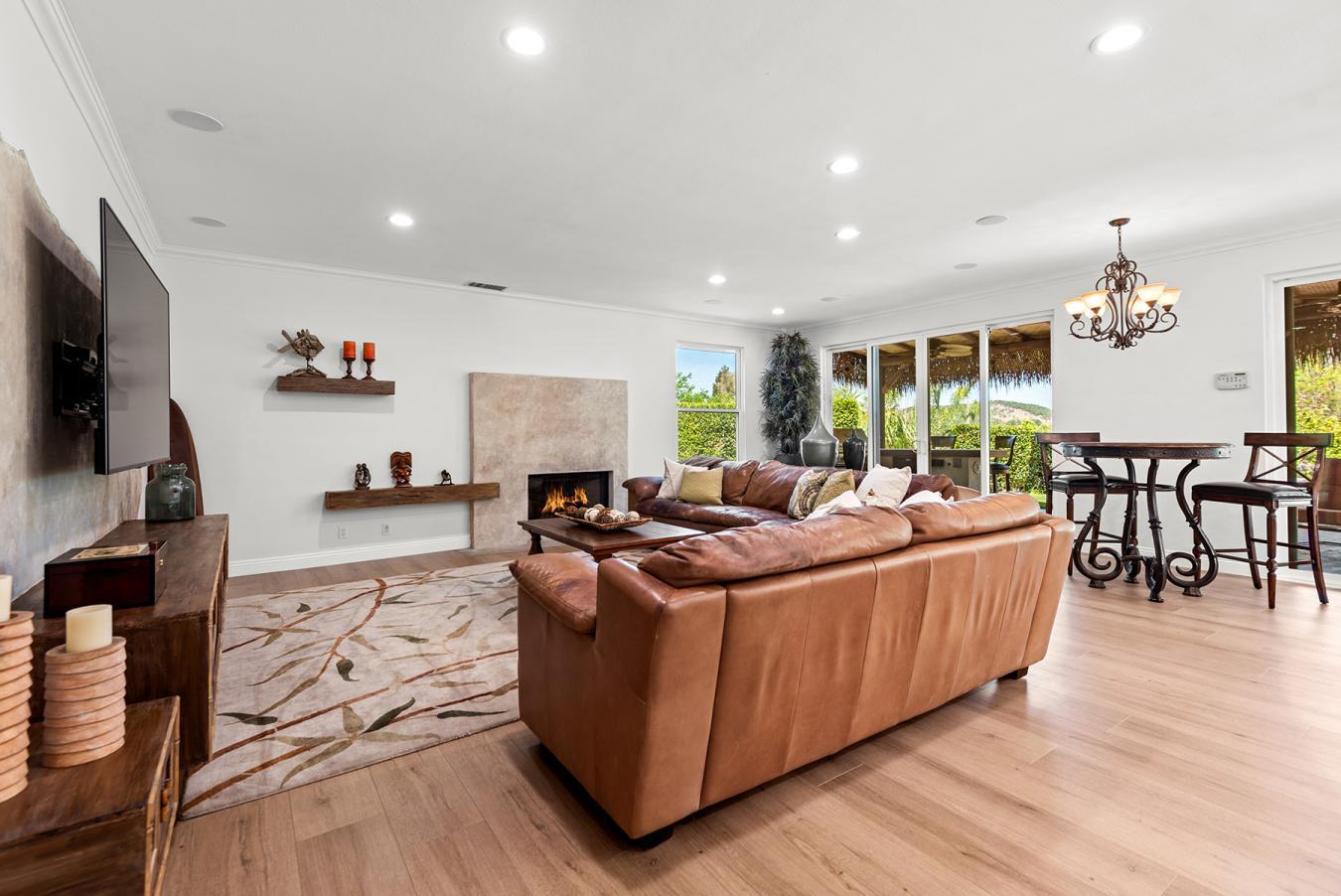 Simi Valley, California, 93065, United States, 5 Bedrooms Bedrooms, ,1 BathroomBathrooms,Residential,For Sale,1929334