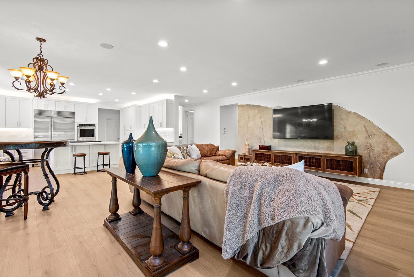 Simi Valley, California, 93065, United States, 5 Bedrooms Bedrooms, ,1 BathroomBathrooms,Residential,For Sale,1929334