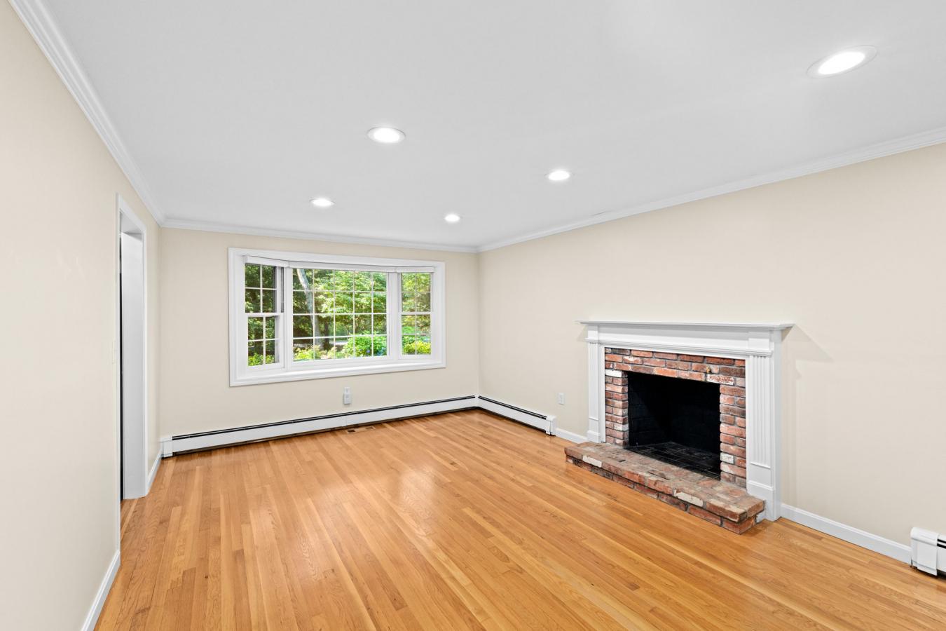 Norfolk, Massachusetts, 02056, United States, 4 Bedrooms Bedrooms, ,2 BathroomsBathrooms,Residential,For Sale,1929558