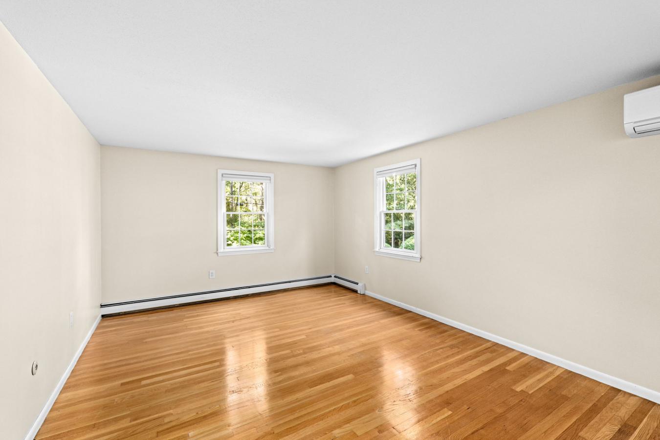 Norfolk, Massachusetts, 02056, United States, 4 Bedrooms Bedrooms, ,2 BathroomsBathrooms,Residential,For Sale,1929558