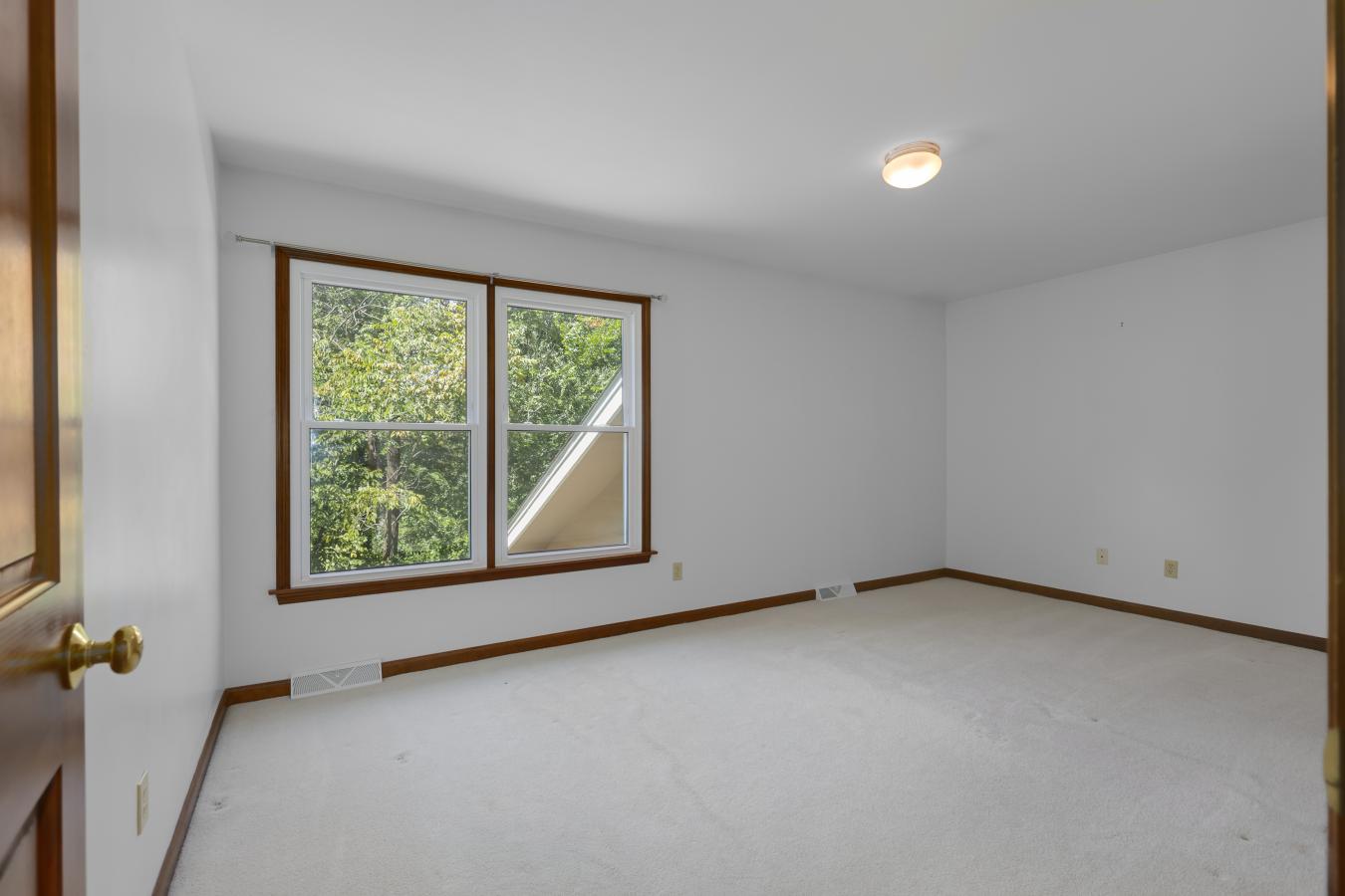 Chesterfield, Missouri, 63005, United States, 4 Bedrooms Bedrooms, ,4 BathroomsBathrooms,Residential,For Sale,1929554