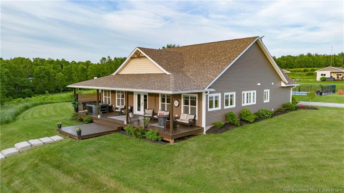 Cambridge-Narrows, Queens, E4C 2N6, Canada, 14 Bedrooms Bedrooms, ,10 BathroomsBathrooms,Residential,For Sale,1929552