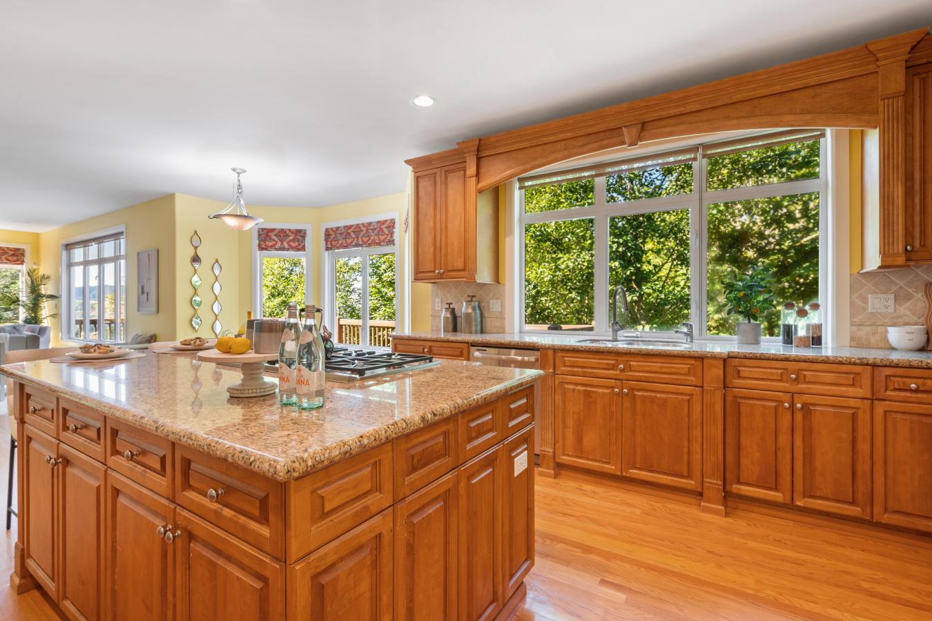 Bellevue, King, 98006, United States, 5 Bedrooms Bedrooms, ,3 BathroomsBathrooms,Residential,For Sale,1929538