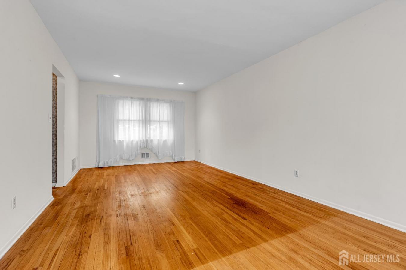 Matawan, Monmouth, 07747, United States, 4 Bedrooms Bedrooms, ,2 BathroomsBathrooms,Residential,For Sale,1946833