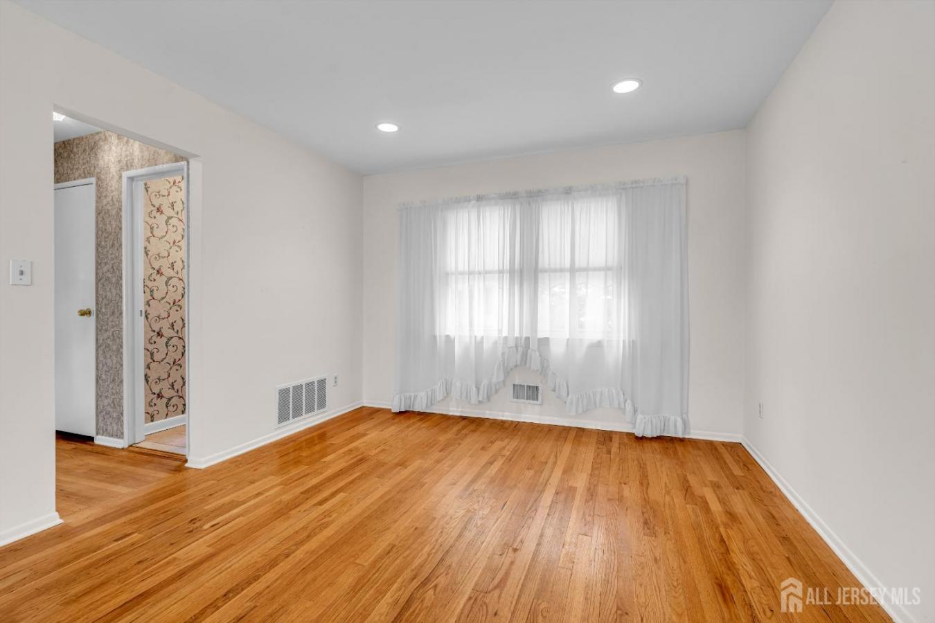 Matawan, Monmouth, 07747, United States, 4 Bedrooms Bedrooms, ,2 BathroomsBathrooms,Residential,For Sale,1946833