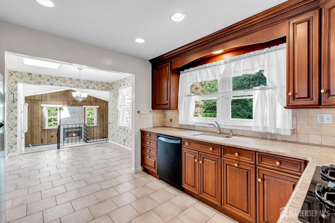 Matawan, Monmouth, 07747, United States, 4 Bedrooms Bedrooms, ,2 BathroomsBathrooms,Residential,For Sale,1946833