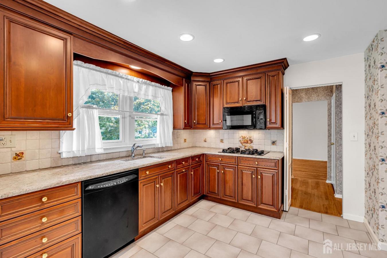 Matawan, Monmouth, 07747, United States, 4 Bedrooms Bedrooms, ,2 BathroomsBathrooms,Residential,For Sale,1946833