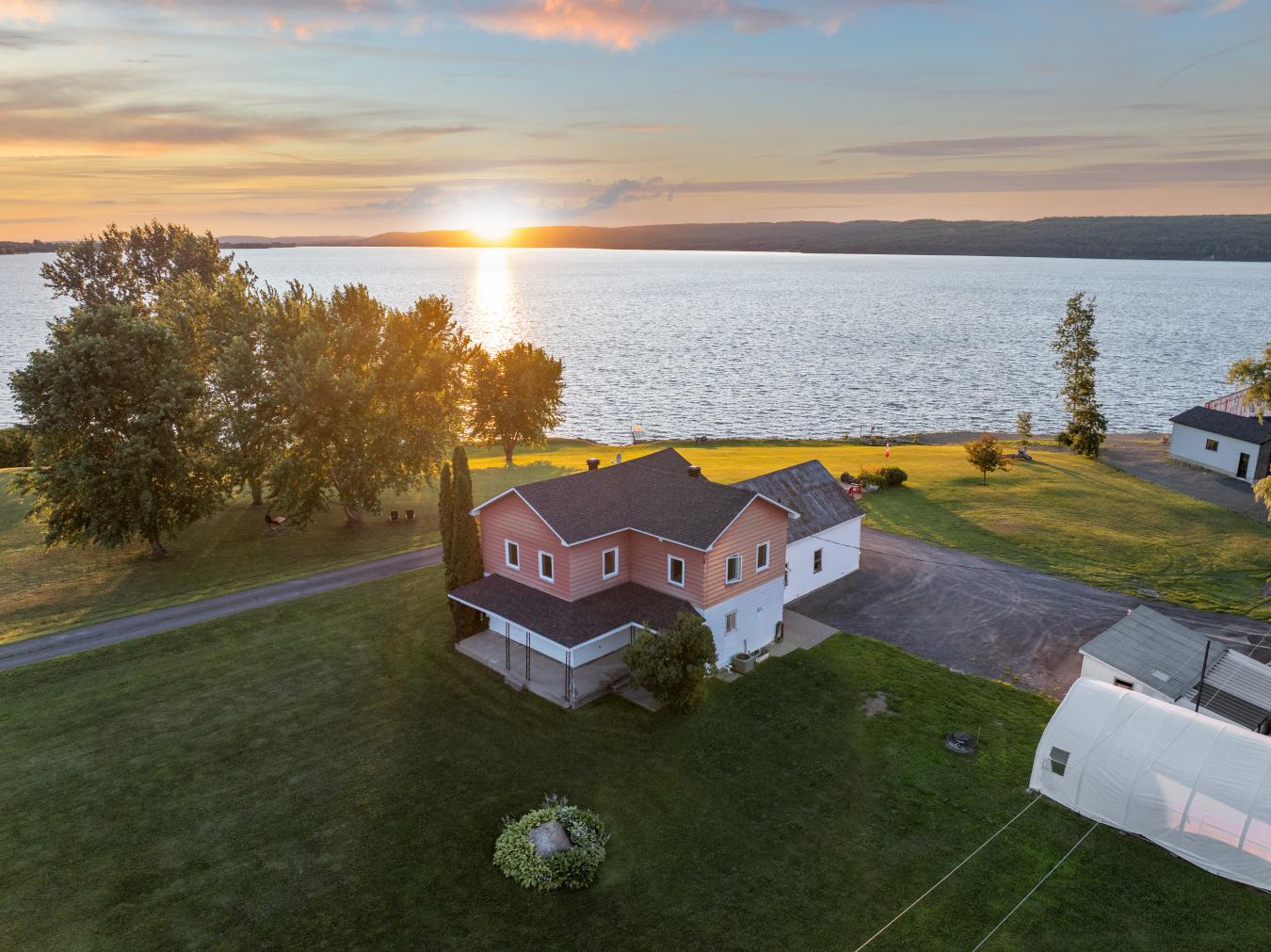 L’ORIGNAL, Prescott & Russell, K0B1K0, Canada, 2 Bedrooms Bedrooms, ,2 BathroomsBathrooms,Residential,For Sale,1929533