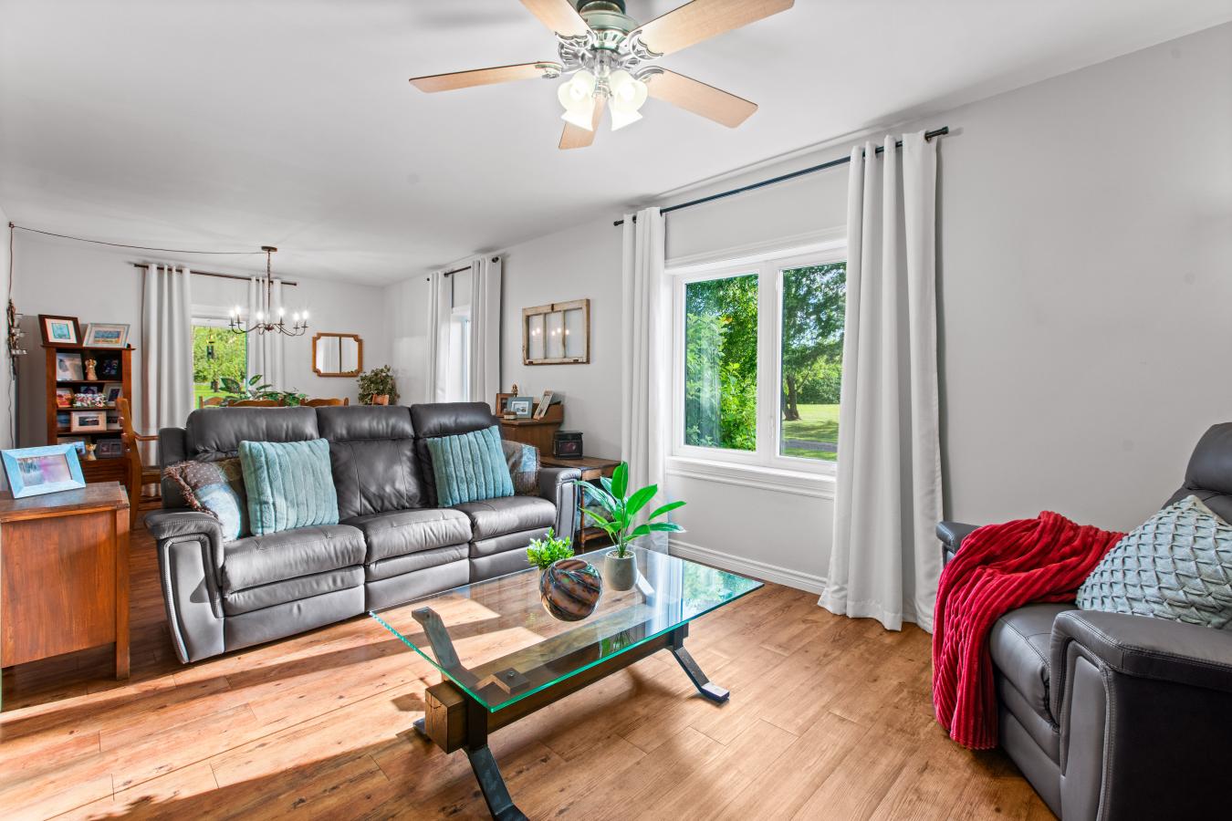 L’ORIGNAL, Prescott & Russell, K0B1K0, Canada, 2 Bedrooms Bedrooms, ,2 BathroomsBathrooms,Residential,For Sale,1929533