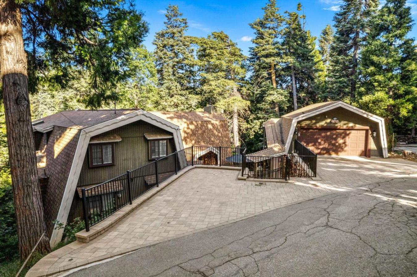 Lake Arrowhead, San Bernardino, 92352, United States, 5 Bedrooms Bedrooms, ,-2 BathroomBathrooms,Residential,For Sale,1929528