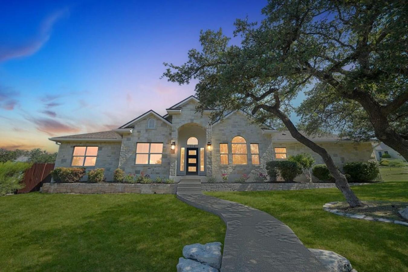 Fredericksburg, Gillespie, 78624, United States, 3 Bedrooms Bedrooms, ,2 BathroomsBathrooms,Residential,For Sale,1929527
