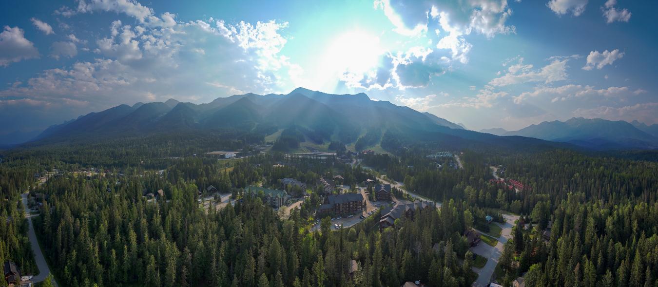 Fernie, BC, V0B 1M6, Canada, 3 Bedrooms Bedrooms, ,4 BathroomsBathrooms,Residential,For Sale,1929526