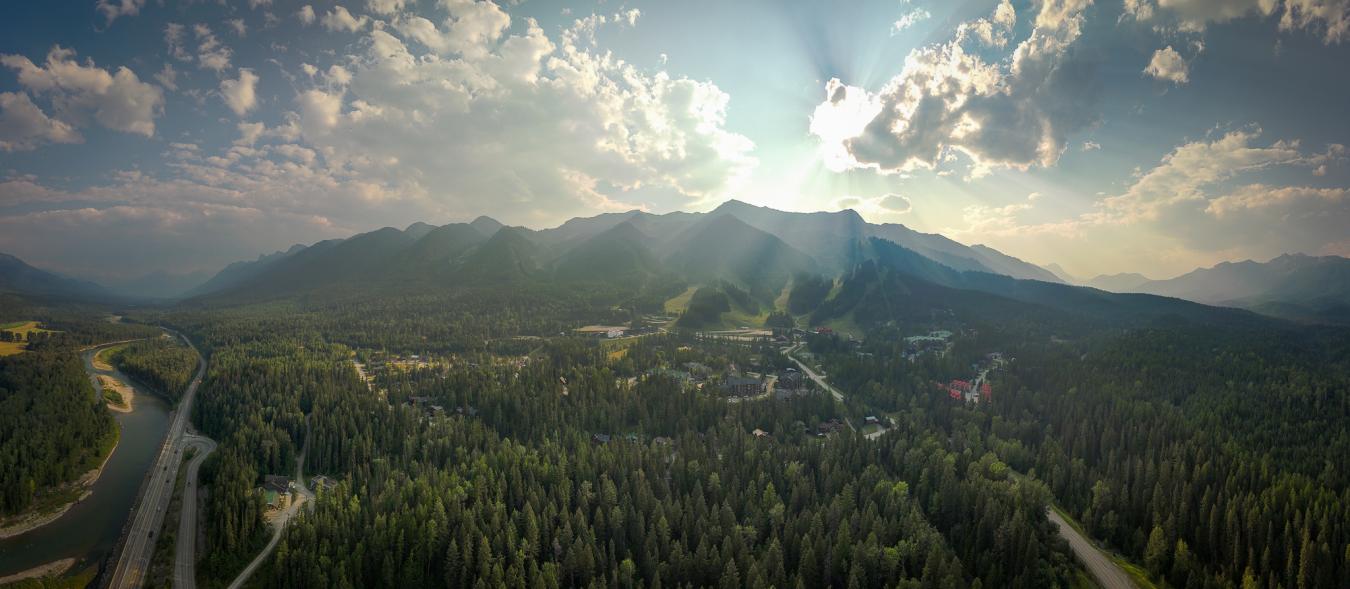 Fernie, BC, V0B 1M6, Canada, 3 Bedrooms Bedrooms, ,4 BathroomsBathrooms,Residential,For Sale,1929526