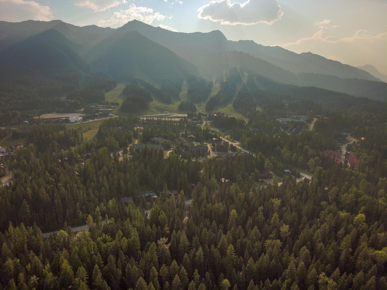 Fernie, BC, V0B 1M6, Canada, 3 Bedrooms Bedrooms, ,4 BathroomsBathrooms,Residential,For Sale,1929526