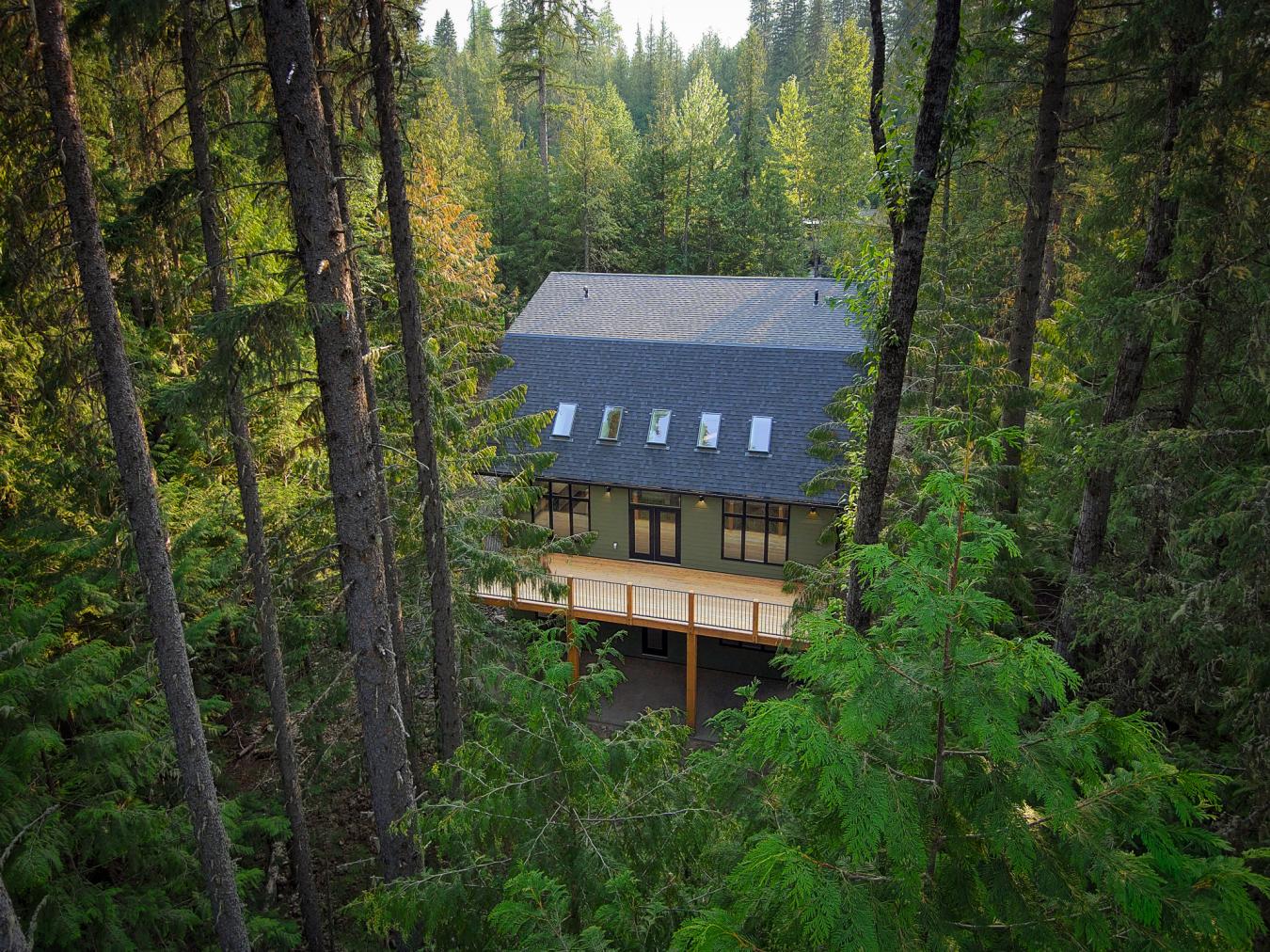 Fernie, BC, V0B 1M6, Canada, 3 Bedrooms Bedrooms, ,4 BathroomsBathrooms,Residential,For Sale,1929526