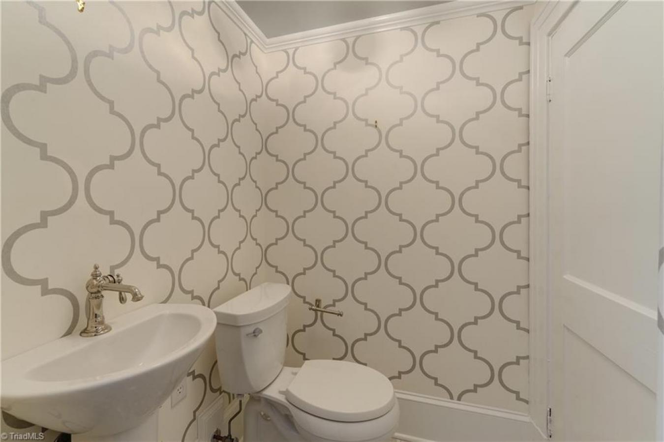 Greensboro, Guilford, 27401, United States, 4 Bedrooms Bedrooms, ,3 BathroomsBathrooms,Residential,For Sale,1933836