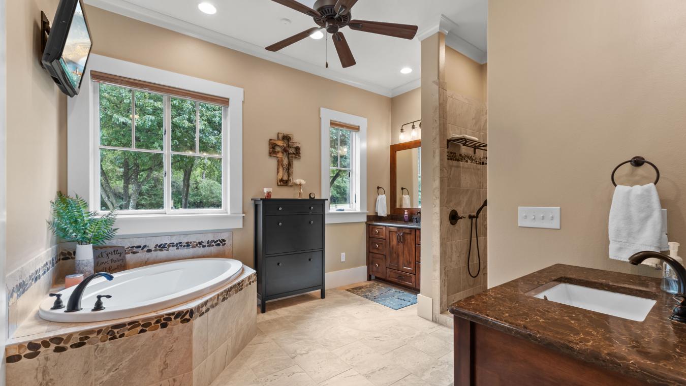 Texarkana, Bowie, 75503, United States, 3 Bedrooms Bedrooms, ,3 BathroomsBathrooms,Residential,For Sale,1933833