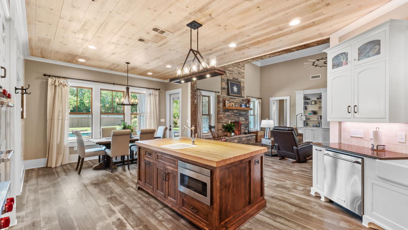 Texarkana, Bowie, 75503, United States, 3 Bedrooms Bedrooms, ,3 BathroomsBathrooms,Residential,For Sale,1933833