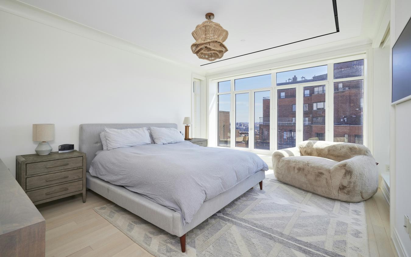 New York, New York, 10028, United States, 4 Bedrooms Bedrooms, ,4 BathroomsBathrooms,Residential,For Sale,1929898