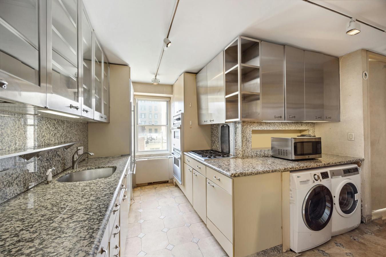 New York, New York, 10028, United States, 5 Bedrooms Bedrooms, ,5 BathroomsBathrooms,Residential,For Sale,1929889