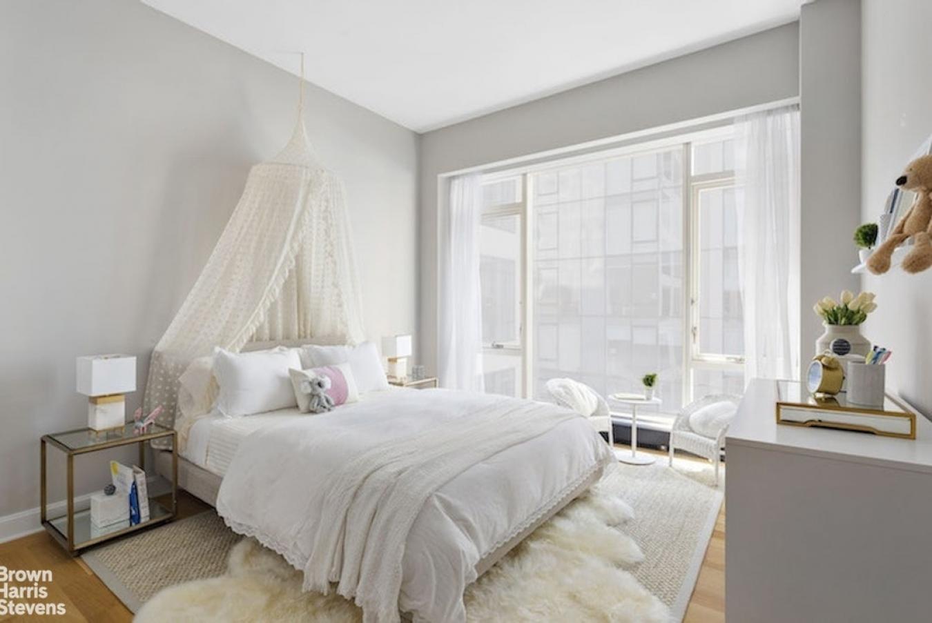 New York, New York, 10028, United States, 3 Bedrooms Bedrooms, ,3 BathroomsBathrooms,Residential,For Sale,1929888