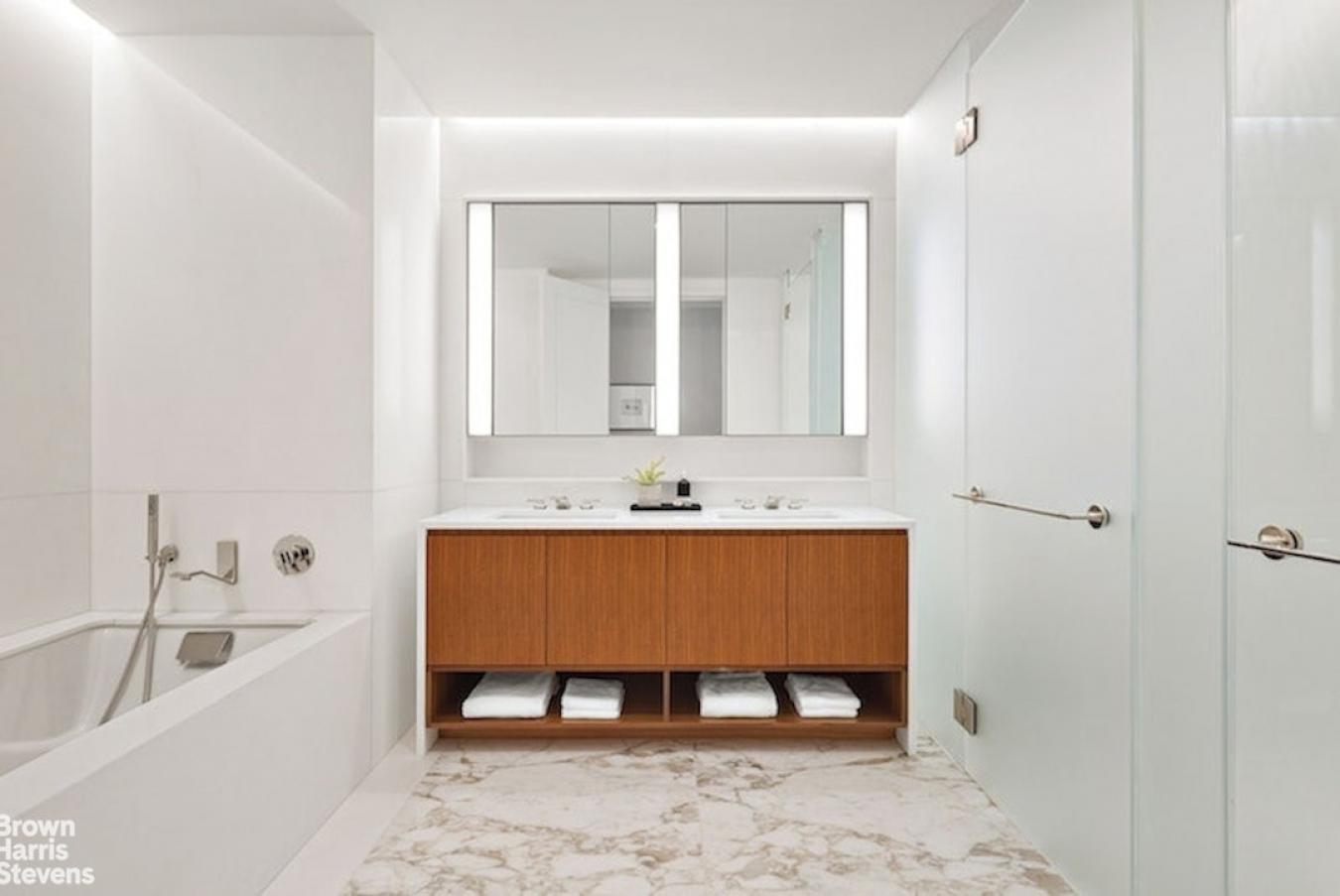 New York, New York, 10028, United States, 3 Bedrooms Bedrooms, ,3 BathroomsBathrooms,Residential,For Sale,1929888