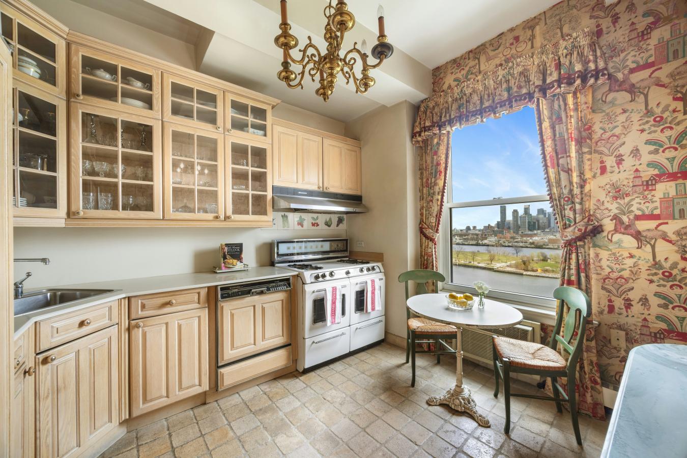 New York, New York, 10022, United States, 3 Bedrooms Bedrooms, ,2 BathroomsBathrooms,Residential,For Sale,1929884