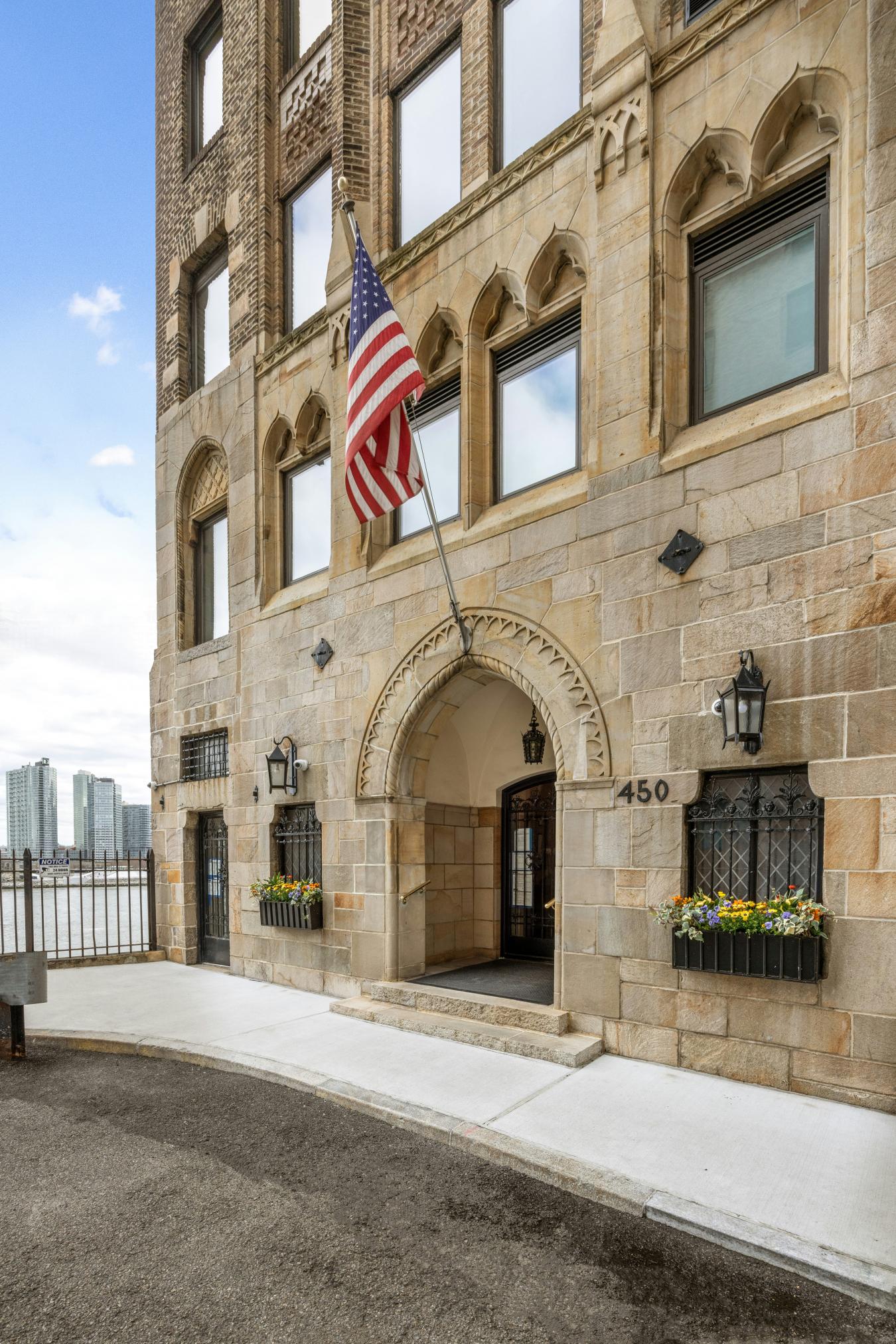 New York, New York, 10022, United States, 3 Bedrooms Bedrooms, ,2 BathroomsBathrooms,Residential,For Sale,1929884