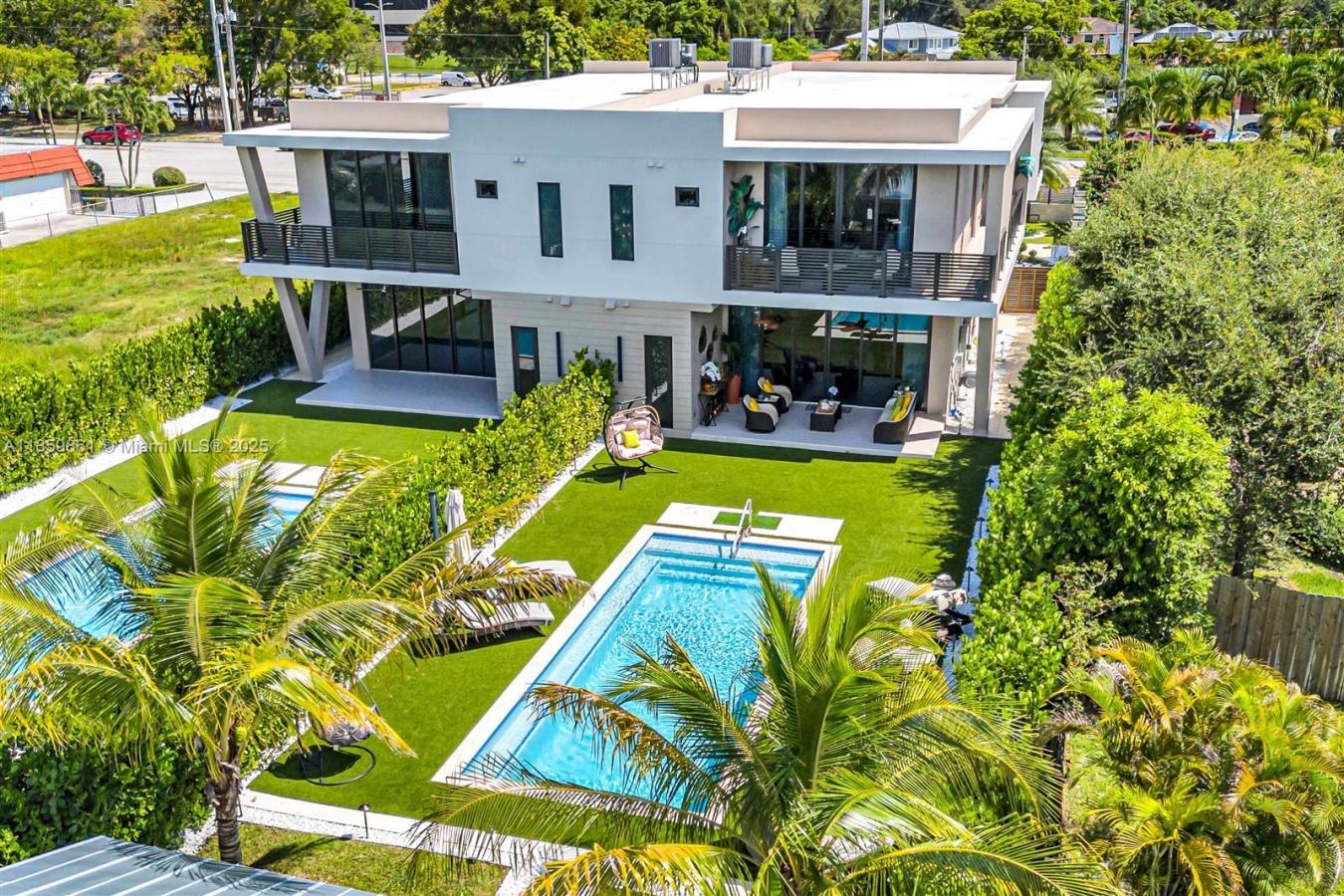 Miami, Florida, 33165, United States, 4 Bedrooms Bedrooms, ,5 BathroomsBathrooms,Residential,For Sale,1933830