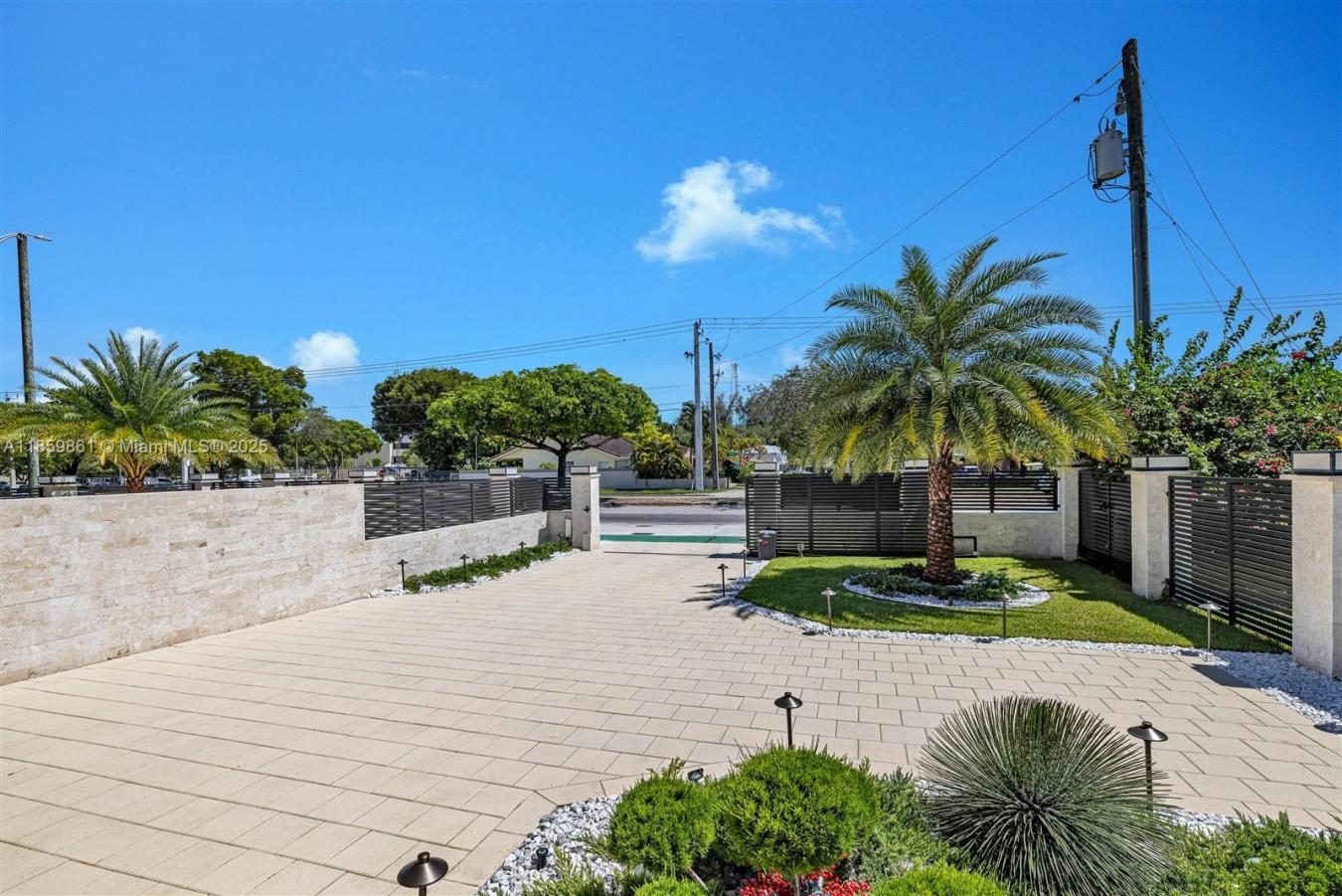 Miami, Florida, 33165, United States, 4 Bedrooms Bedrooms, ,5 BathroomsBathrooms,Residential,For Sale,1933830