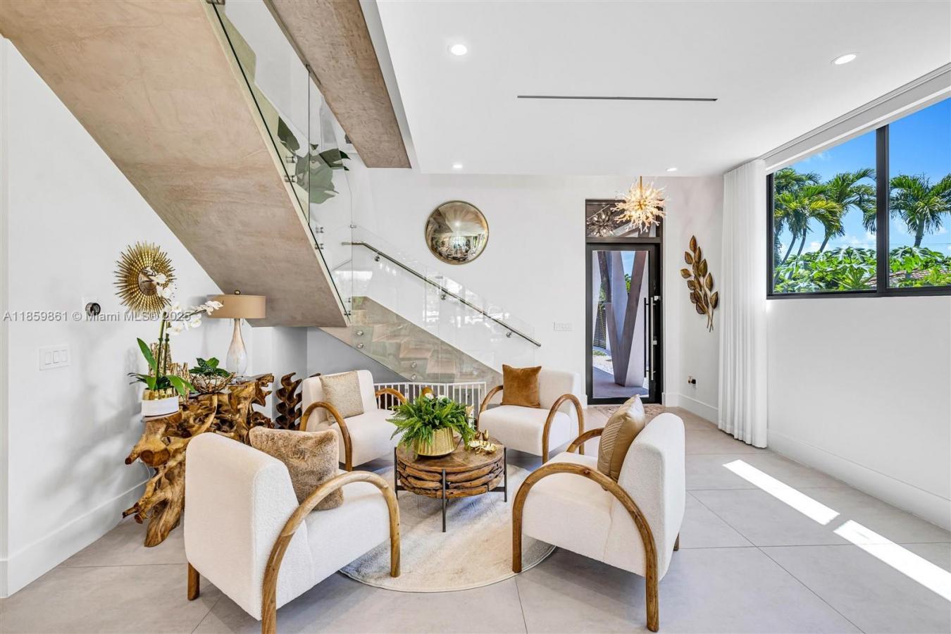 Miami, Florida, 33165, United States, 4 Bedrooms Bedrooms, ,5 BathroomsBathrooms,Residential,For Sale,1933830